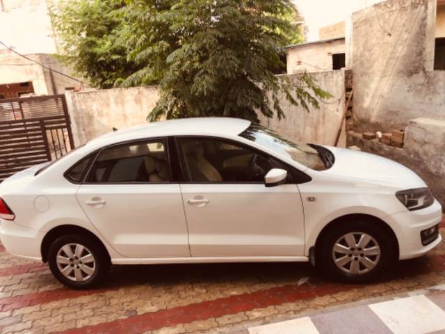 https://images10.gaadi.com/usedgaadi-sellcar/UsedCar/e5278a89a/062900b9-ccd8-4d1f-aaee-ea4af3b99f40.jpeg?imwidth=6401
