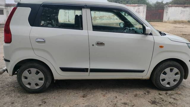 https://images10.gaadi.com/usedgaadi-sellcar/UsedCar/e527dcda-f3d7-43b2-9a51-420d700c2128/bf4fe034-9137-4260-ae87-1627198b2e65.jpg?imwidth=6401