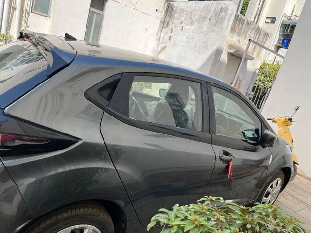 https://images10.gaadi.com/usedgaadi-sellcar/UsedCar/e528386ca/ac2e35bd-c040-40a8-8646-2dd1f7e4c469.jpeg?imwidth=6401