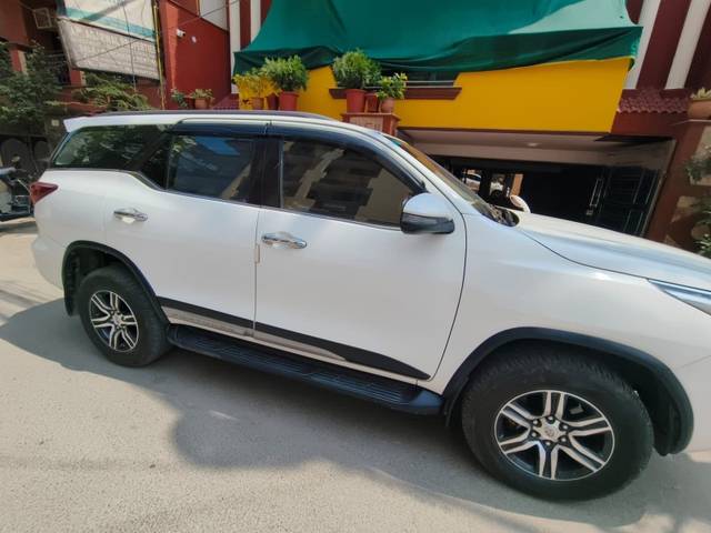 https://images10.gaadi.com/usedgaadi-sellcar/UsedCar/e5284e2ba/c575a131-3be1-411f-b413-ac6da907d3c4.jpeg?imwidth=6400