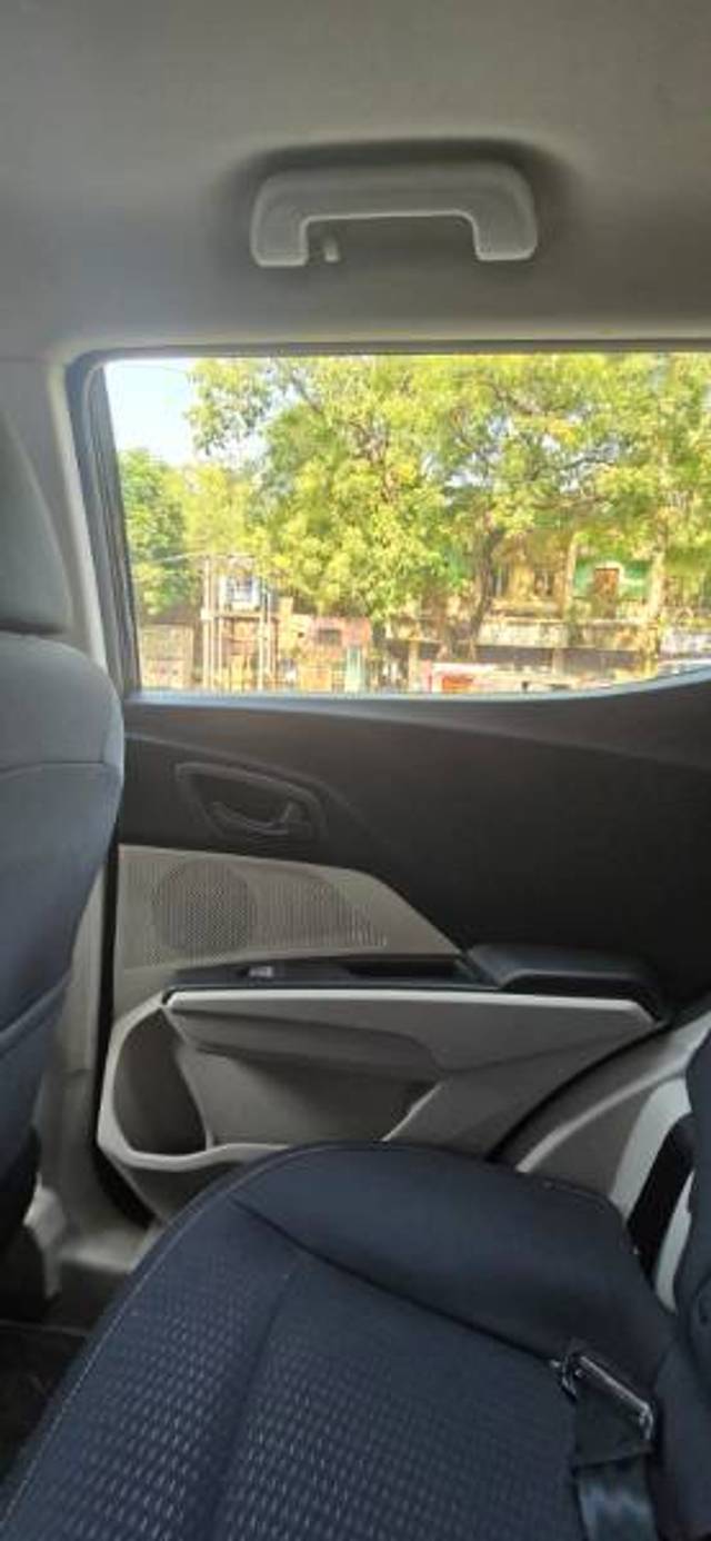 https://images10.gaadi.com/usedgaadi-sellcar/UsedCar/e52865e4a/b29c6625-af30-4a36-8c9e-97c3b674766c.jpg?imwidth=6401