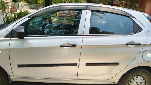 https://images10.gaadi.com/usedgaadi-sellcar/UsedCar/e5286b6da/a9bbabd5-8a27-4438-a16b-0621065d7ced.jpg?imwidth=6401
