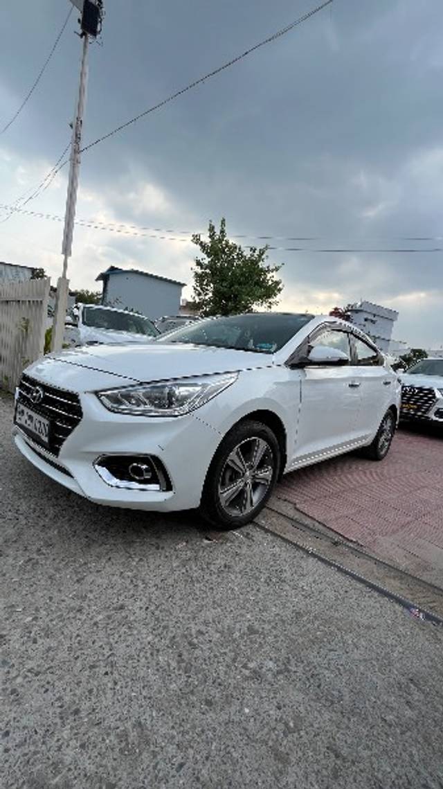 https://images10.gaadi.com/usedgaadi-sellcar/UsedCar/e528b7b2a/8d859b35-73f8-4cc8-87f2-9ea661307f70.jpeg?imwidth=6400