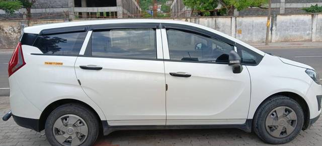 https://images10.gaadi.com/usedgaadi-sellcar/UsedCar/e528d244a/9a893a29-ce9b-487a-bd90-32b1a0642686.jpg?imwidth=6400