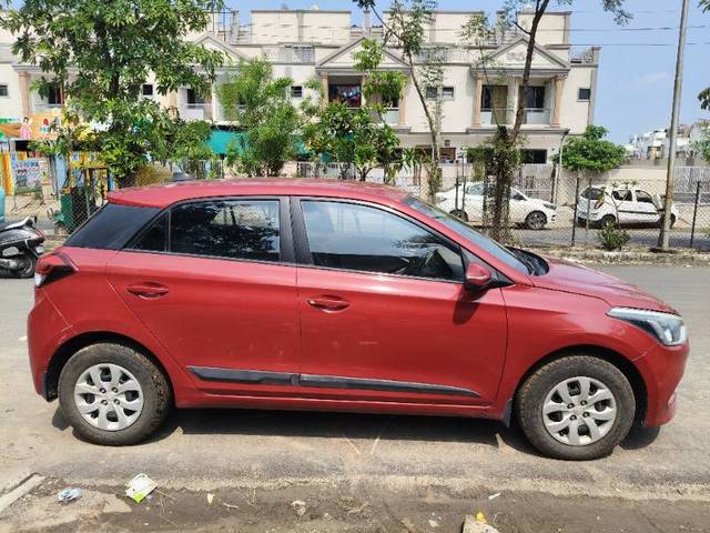 https://images10.gaadi.com/usedgaadi-sellcar/UsedCar/e529311ba/a311ff5c-5b07-4dfb-b264-88f8ce385701.jpg?imwidth=6402