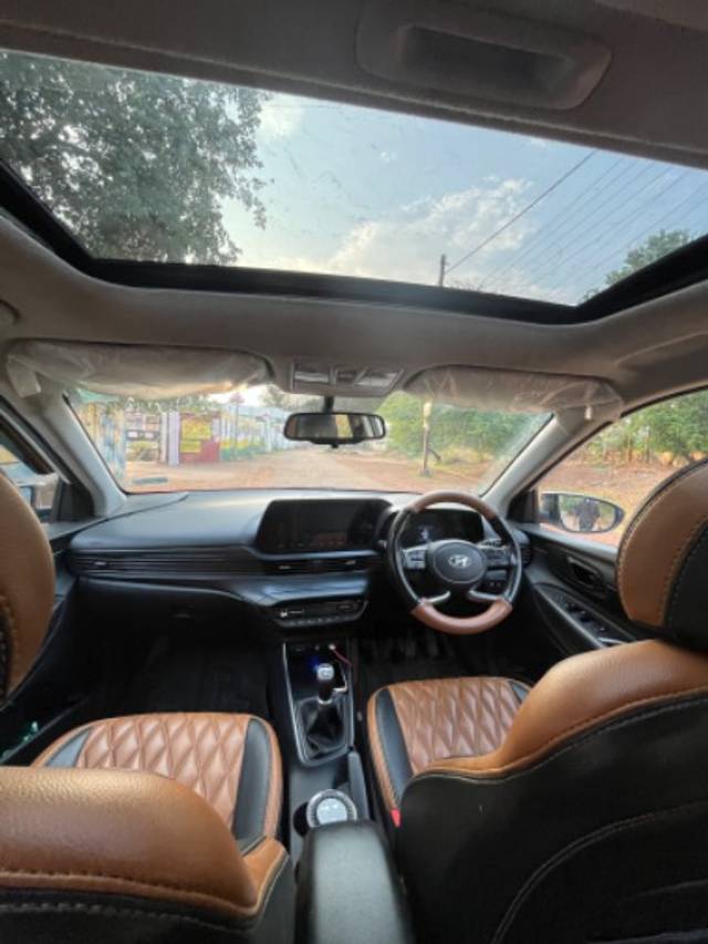 https://images10.gaadi.com/usedgaadi-sellcar/UsedCar/e5295946a/5a73c2b7-1fc7-4c76-9b0b-f505834583fb.jpeg?imwidth=6402