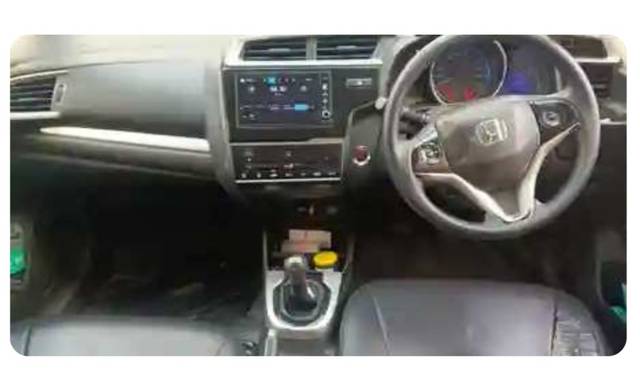 https://images10.gaadi.com/usedgaadi-sellcar/UsedCar/e5295d39a/89e7ea0e-2c5f-4f2a-98dd-29d4c0ffff6c.jpeg?imwidth=6401