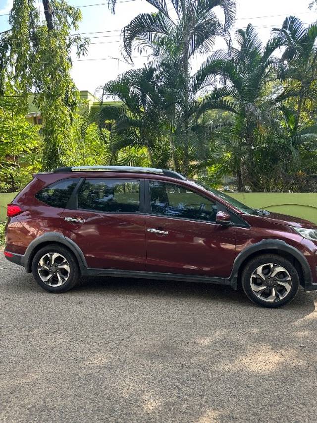 https://images10.gaadi.com/usedgaadi-sellcar/UsedCar/e52963dfa/8f53f386-c533-4f1b-a0da-11931a5e9be1.jpeg?imwidth=6401