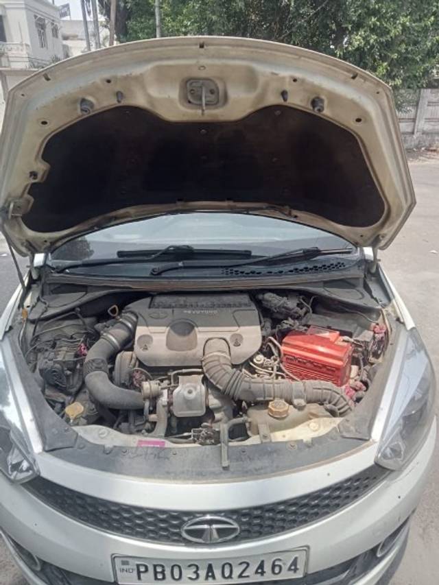 https://images10.gaadi.com/usedgaadi-sellcar/UsedCar/e5299ab9a/37122f14-084b-47b9-bd7d-8b76e8cbea21.jpeg?imwidth=6401