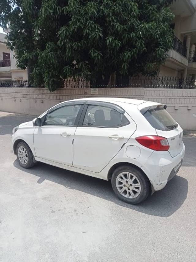 https://images10.gaadi.com/usedgaadi-sellcar/UsedCar/e5299ab9a/dfa32689-0c8c-4ce9-b6ea-519ba0208688.jpeg?imwidth=6402