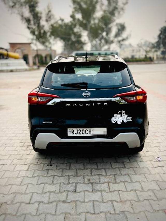 https://images10.gaadi.com/usedgaadi-sellcar/UsedCar/e529b83ca/c356114d-a8ce-43a7-b528-f5daf7fd95ed.jpg?imwidth=6401
