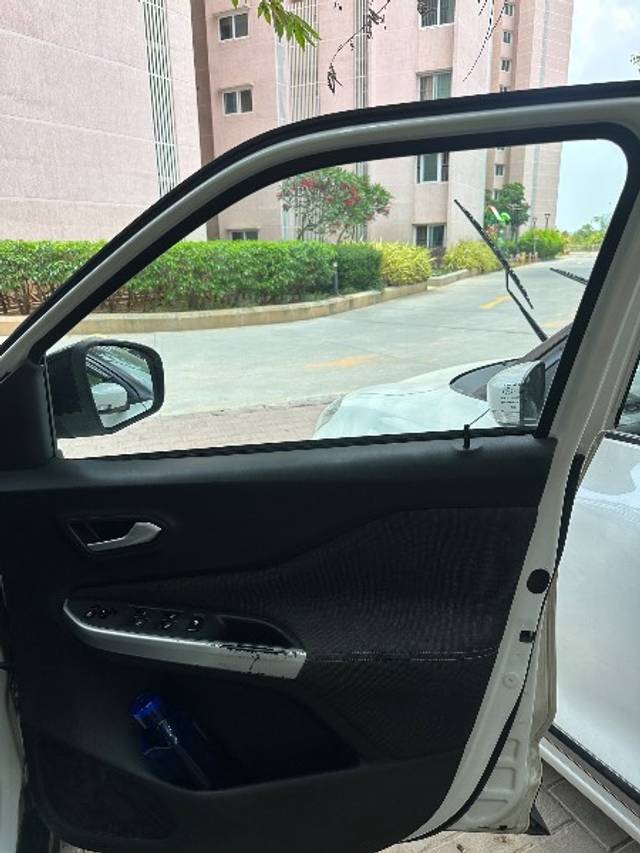 https://images10.gaadi.com/usedgaadi-sellcar/UsedCar/e529c2c6a/c762f083-6f03-4140-bc79-7549d27c02db.jpeg?imwidth=6401