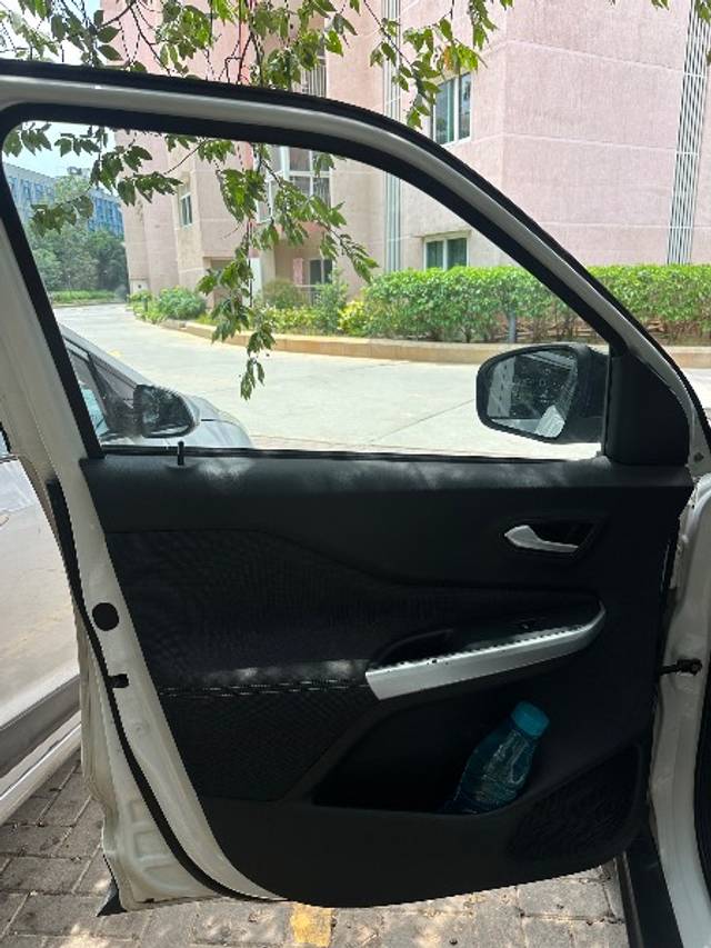 https://images10.gaadi.com/usedgaadi-sellcar/UsedCar/e529c2c6a/fee39601-c07e-4f52-9e88-f1bb9ed2c10a.jpeg?imwidth=6402