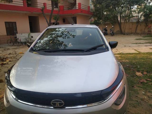 https://images10.gaadi.com/usedgaadi-sellcar/UsedCar/e529db71a/59119b4c-9eeb-47d8-8632-1ccb1aa3af46.jpg?imwidth=6400