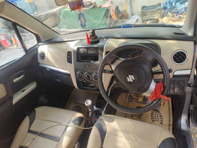 https://images10.gaadi.com/usedgaadi-sellcar/UsedCar/e52a12c5a/5fbb940e-03e5-44cf-947c-0243def9ca22.jpg?imwidth=6401