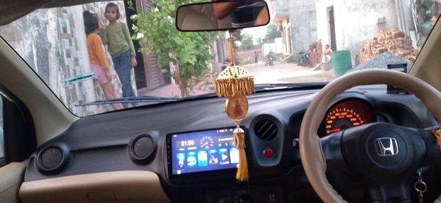 https://images10.gaadi.com/usedgaadi-sellcar/UsedCar/e52a3559a/9f832384-79bf-42b3-85f1-c0ae398c2033.jpg?imwidth=6401