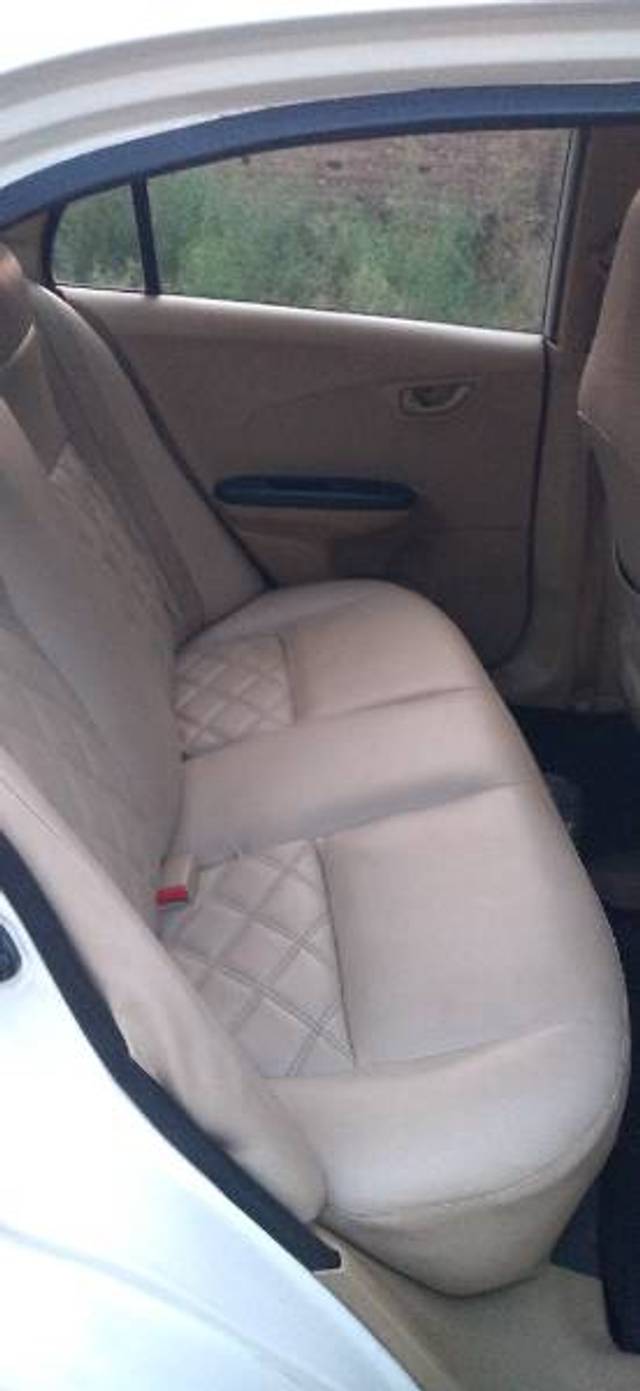 https://images10.gaadi.com/usedgaadi-sellcar/UsedCar/e52a3559a/a528e764-2cee-4f3a-bef5-d31a5245f8a3.jpg?imwidth=6402