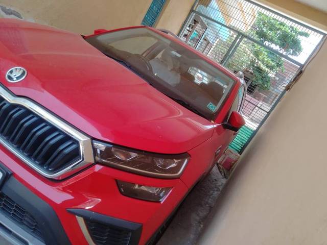 https://images10.gaadi.com/usedgaadi-sellcar/UsedCar/e52a7feaa/99d8fc87-9836-493d-a390-ecbfb4c7f139.jpg?imwidth=6402
