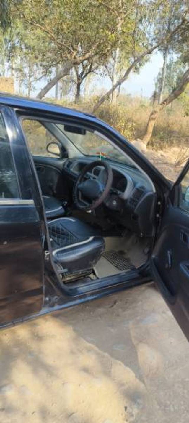 https://images10.gaadi.com/usedgaadi-sellcar/UsedCar/e52aa7aea/0ff922f4-d832-49c1-a01d-6b2a58853434.jpg?imwidth=6402