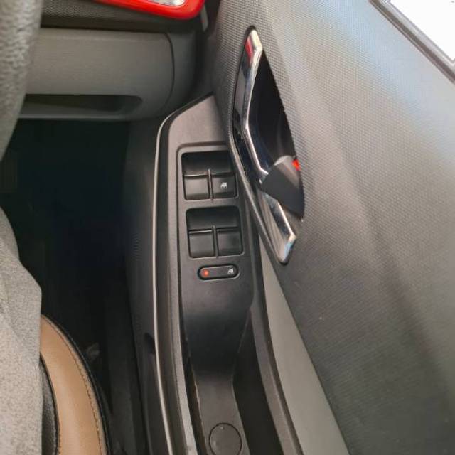 https://images10.gaadi.com/usedgaadi-sellcar/UsedCar/e52b1194a/08d3d81c-7aac-47a1-83db-14bdfaaec9ab.jpg?imwidth=6401