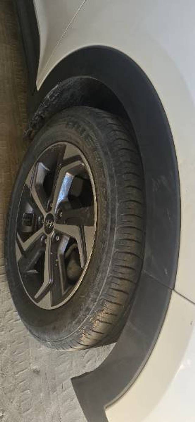 https://images10.gaadi.com/usedgaadi-sellcar/UsedCar/e52bfbcda/701b721f-183d-4209-b65b-d59258e885d7.jpg?imwidth=6402