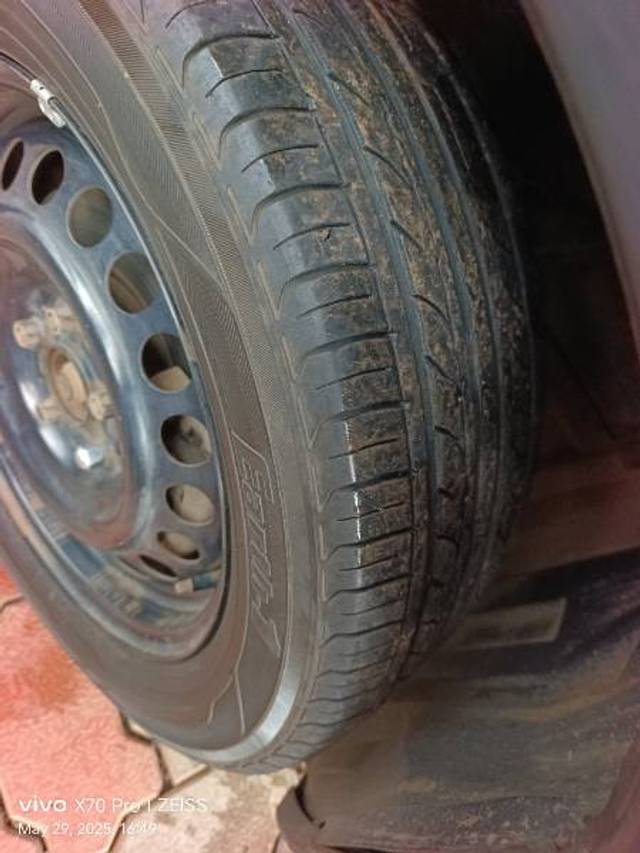 https://images10.gaadi.com/usedgaadi-sellcar/UsedCar/e52c09b7a/e15bb56f-cfeb-4603-a28e-1d8b6b6890c5.jpg?imwidth=6401