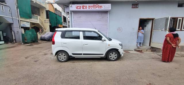 https://images10.gaadi.com/usedgaadi-sellcar/UsedCar/e52c0affa/00477c22-d617-4d18-8a73-900ca77aea9f.jpg?imwidth=6400