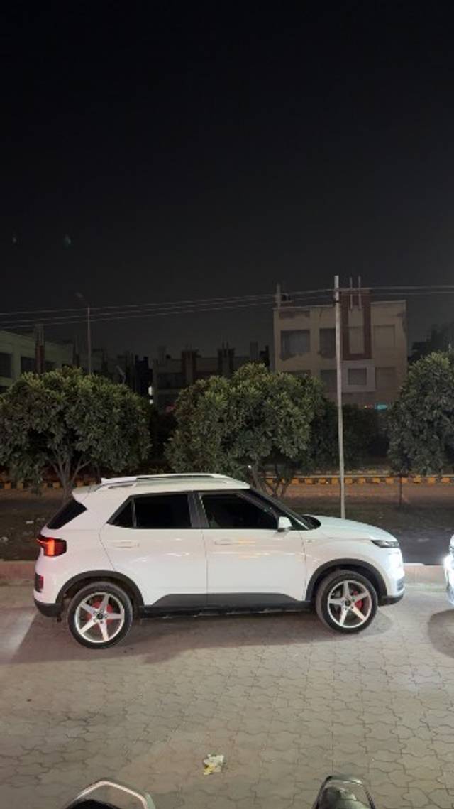 https://images10.gaadi.com/usedgaadi-sellcar/UsedCar/e52c3758a/2b49ad8a-56aa-4c7f-84e8-b95e3fd2f9de.jpeg?imwidth=6400