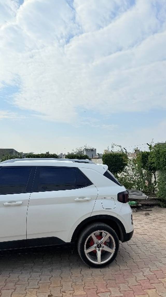 https://images10.gaadi.com/usedgaadi-sellcar/UsedCar/e52c3758a/4685217b-0817-4892-a0c2-0690a52fcc51.jpeg?imwidth=6401