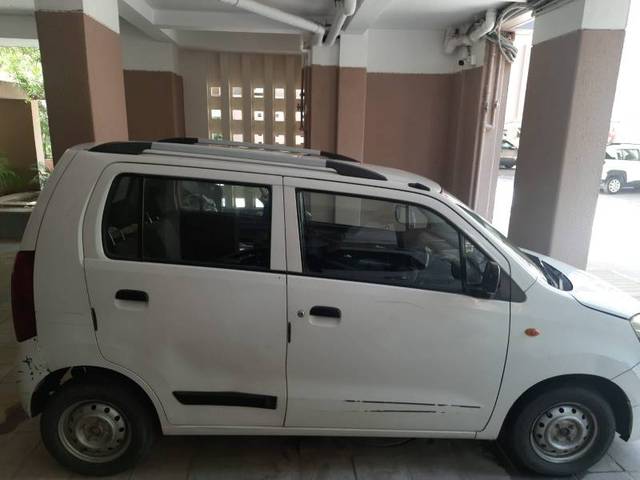 https://images10.gaadi.com/usedgaadi-sellcar/UsedCar/e52c3bd5a/93acbf5a-c2fa-4417-8d1c-91d0d34a0c43.jpg?imwidth=6400