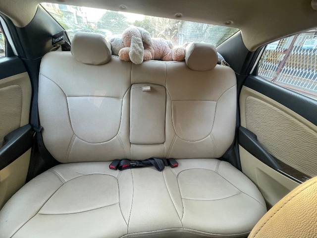 https://images10.gaadi.com/usedgaadi-sellcar/UsedCar/e52cb6b0a/ab27c20b-e882-4047-b873-a661fd929231.jpeg?imwidth=6401