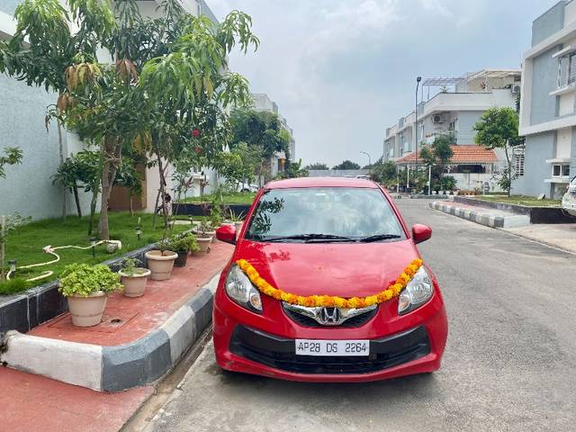 https://images10.gaadi.com/usedgaadi-sellcar/UsedCar/e52cc004a/ced52001-f383-4434-8ba0-939451b21a47.jpeg?imwidth=6400