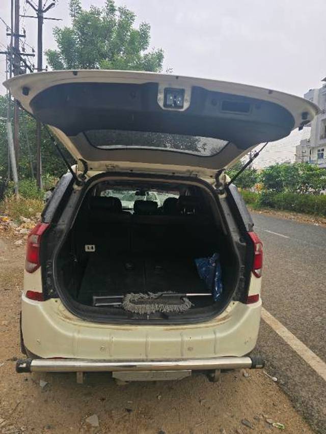 https://images10.gaadi.com/usedgaadi-sellcar/UsedCar/e52cc1caa/c194e85c-3e33-4843-9bfb-96061aff0362.jpg?imwidth=6402