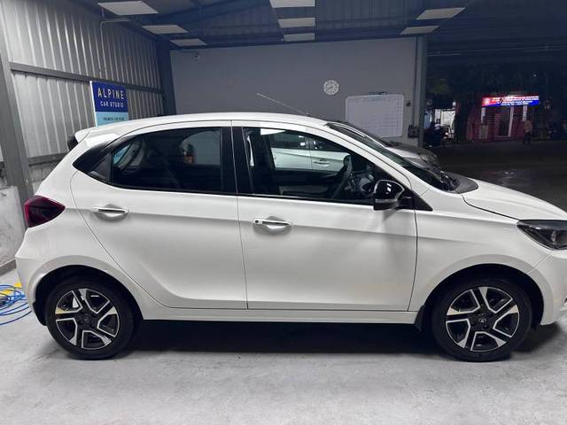 https://images10.gaadi.com/usedgaadi-sellcar/UsedCar/e52ce3e6a/772a9999-301b-4415-99ae-4717d8ba4d89.jpg?imwidth=6401