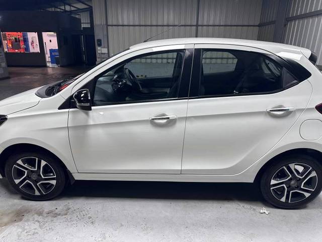 https://images10.gaadi.com/usedgaadi-sellcar/UsedCar/e52ce3e6a/e4b1b978-e9cd-4ca1-8f80-7e214a500fbf.jpg?imwidth=6402