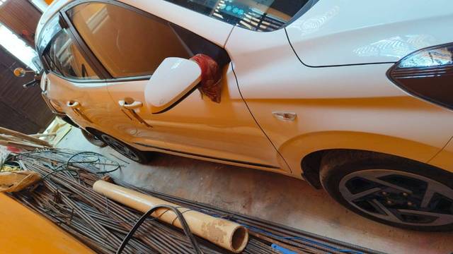https://images10.gaadi.com/usedgaadi-sellcar/UsedCar/e52cf23ca/cc3c2125-f214-4195-95e0-f1d2324a2dde.jpeg?imwidth=6402
