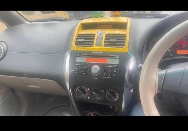 https://images10.gaadi.com/usedgaadi-sellcar/UsedCar/e52cfb60a/32e430ef-6cde-4526-b6ba-bc457311aab5.jpeg?imwidth=6401