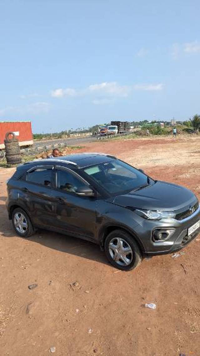https://images10.gaadi.com/usedgaadi-sellcar/UsedCar/e52d0478a/c6d49222-d51d-462a-882b-7226a1f5f48e.jpg?imwidth=6400