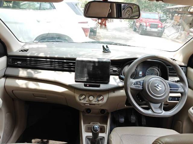 https://images10.gaadi.com/usedgaadi-sellcar/UsedCar/e52d378aa/0d7013b1-3ced-4fee-ace9-fef7e633cb9b.jpeg?imwidth=6401