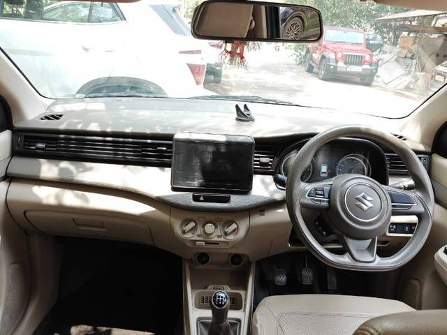 https://images10.gaadi.com/usedgaadi-sellcar/UsedCar/e52d378aa/8b380865-8b0c-42b3-9696-f66783d3e516.jpeg?imwidth=6400