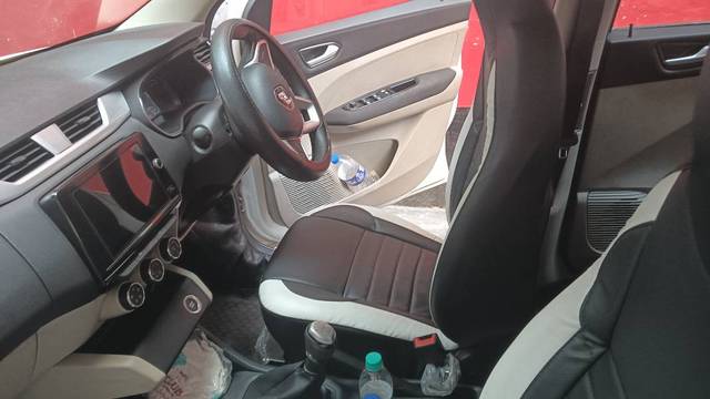 https://images10.gaadi.com/usedgaadi-sellcar/UsedCar/e52d722fa/58132a84-56f4-40d7-b75f-aaa0fdd594ae.jpg?imwidth=6402