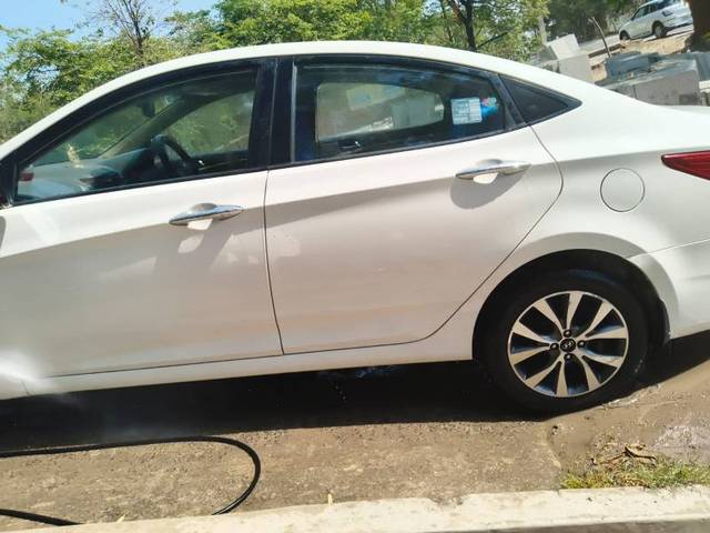 https://images10.gaadi.com/usedgaadi-sellcar/UsedCar/e52d7d12a/68aa263c-7067-493b-baf7-51593f050abb.jpg?imwidth=6402