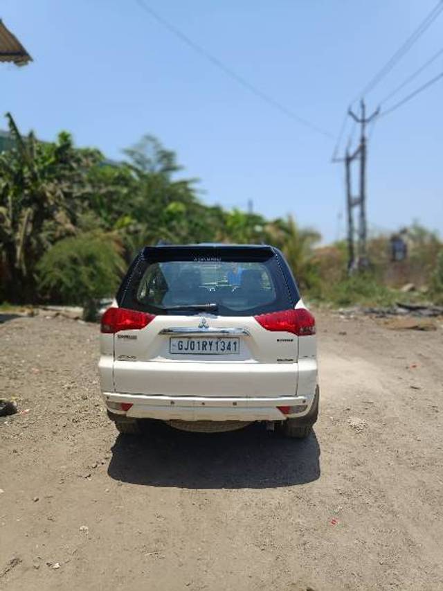 https://images10.gaadi.com/usedgaadi-sellcar/UsedCar/e52d7d68a/3379f5cf-f96c-42b7-8c8d-25b1d1211281.jpg?imwidth=6402