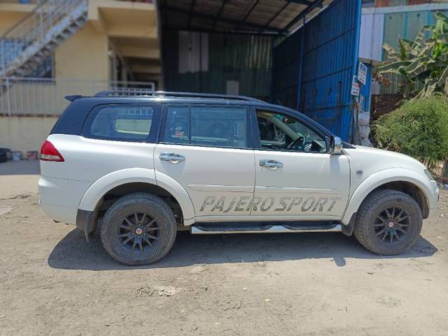 https://images10.gaadi.com/usedgaadi-sellcar/UsedCar/e52d7d68a/d84050bd-c17f-4c63-8bf7-e9315c244d25.jpg?imwidth=6401