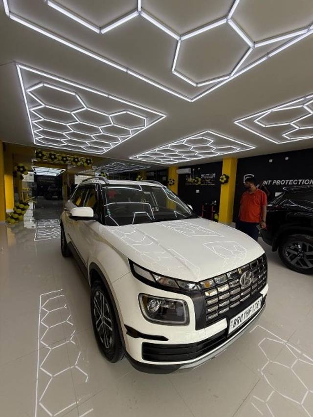 https://images10.gaadi.com/usedgaadi-sellcar/UsedCar/e52d9d1ba/e8bb2be5-9e8a-4053-a828-239b6df42d8b.jpeg?imwidth=6400