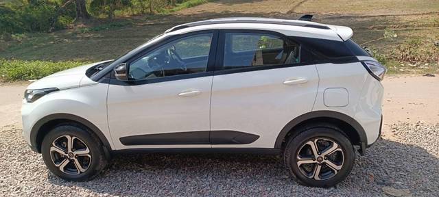 https://images10.gaadi.com/usedgaadi-sellcar/UsedCar/e52d9fb2a/766917bc-ea4f-43bf-a05f-c504881e96b1.jpg?imwidth=6400