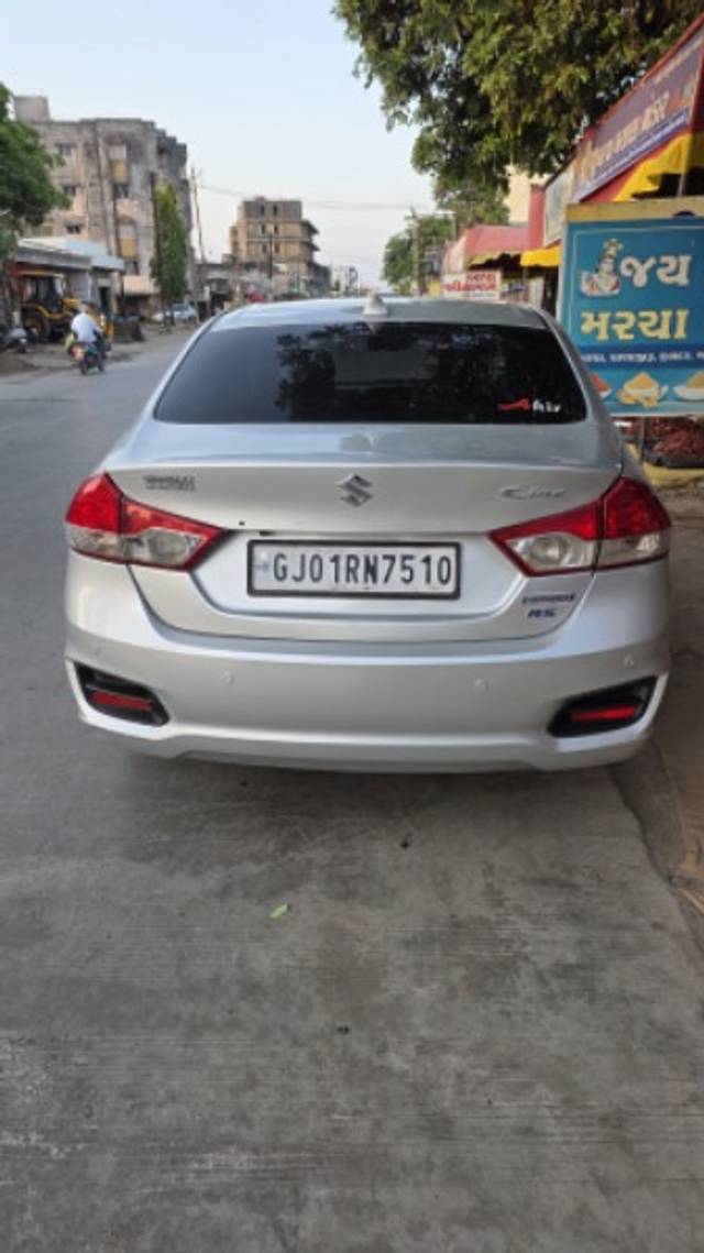 https://images10.gaadi.com/usedgaadi-sellcar/UsedCar/e52e204fa/4e8a5a6a-ef3b-46a8-8151-fee66b9e9fac.jpeg?imwidth=6401