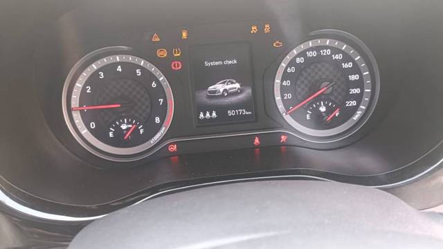 https://images10.gaadi.com/usedgaadi-sellcar/UsedCar/e52e3584a/4bbd65bb-764a-43bc-a463-24b7d29d91cf.jpg?imwidth=6402