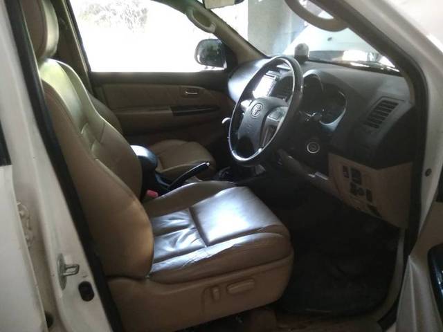 https://images10.gaadi.com/usedgaadi-sellcar/UsedCar/e52e579ba/34028699-a8fb-41b0-b9ba-2125ddb16a69.jpg?imwidth=6400
