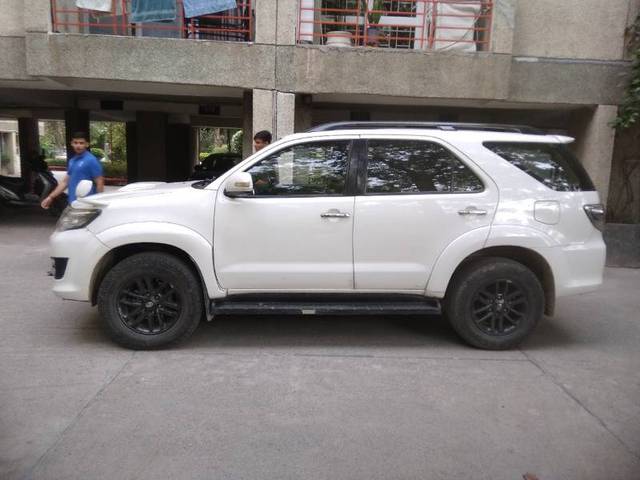 https://images10.gaadi.com/usedgaadi-sellcar/UsedCar/e52e579ba/560128a3-203e-48f1-a620-e9c1bfcd0db9.jpg?imwidth=6402